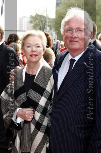 Utrecht 28 april 2009
Pieter v Vollenhoven viert zijn 70e verjaardag in het Beatrix theater in Utrecht. Karel v Doodewaerd met zijn vrouw
Peter Smulders bv