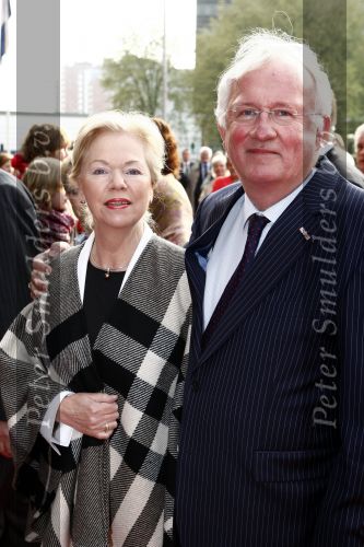 Utrecht 28 april 2009
Pieter v Vollenhoven viert zijn 70e verjaardag in het Beatrix theater in Utrecht. Karel v Doodewaerd met zijn vrouw
Peter Smulders bv