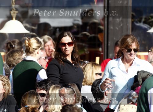 Lech 26 februari 2008
Ivo Niehe en zijn vrouw op terras van hun hotel tijdens hun skivakantie.
Peter Smulders bv