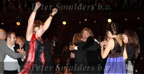 Amsterdam 26 oktober 2007
Matthijs v Nieuwkerk wint de televizierring 2007 in carre
Karin v Nieuwkerk met zwart/blauwe jurk
