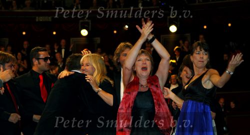 Amsterdam 26 oktober 2007
Matthijs v Nieuwkerk wint de televizierring 2007 in carre
Karin v Nieuwkerk met zwart/blauwe jurk
