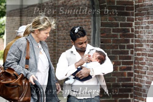 Ijsselstein Waalwijk 2 mei 2009
Karl Noten met zijn zoontje Joey Joy en zijn vrouw Chantal Peeters aan wandelen.
Peter Smulders bv