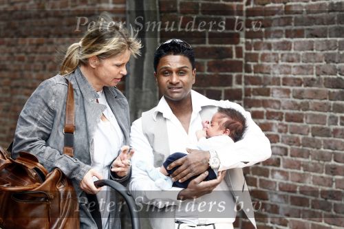 Ijsselstein Waalwijk 2 mei 2009
Karl Noten met zijn zoontje Joey Joy en zijn vrouw Chantal Peeters aan wandelen.
Peter Smulders bv