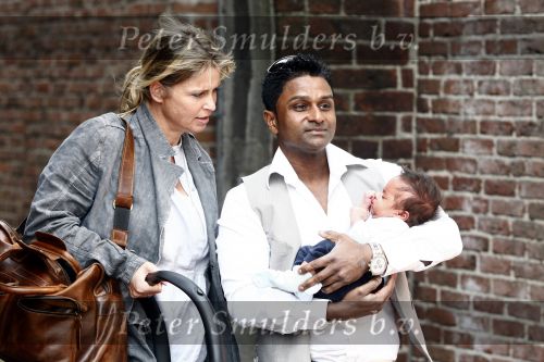 Ijsselstein Waalwijk 2 mei 2009
Karl Noten met zijn zoontje Joey Joy en zijn vrouw Chantal Peeters aan wandelen.
Peter Smulders bv