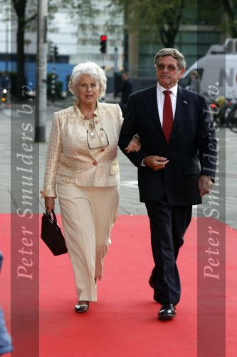 Utrecht 28 april 2009
Pieter v Vollenhoven viert zijn 70e verjaardag in het Beatrix theater in Utrecht. Karla Peijs met man
Peter Smulders bv