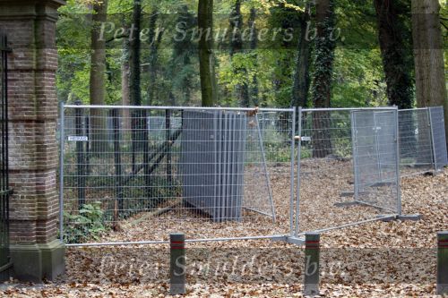Lage Vuursche 28 oktober 2007
Verbouwing en nieuwe hekken rondom kasteel Drakensteynn waar koningin Beatrix weer gaat wonen.
Drakestein  Drakenstein  Drakesteyn