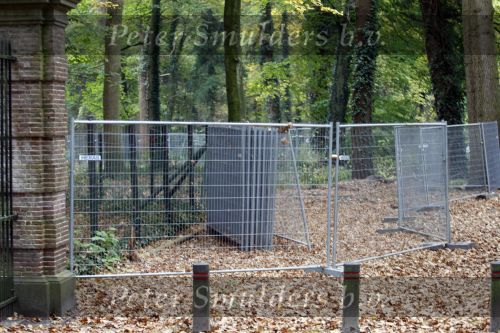 Lage Vuursche 28 oktober 2007
Verbouwing en nieuwe hekken rondom kasteel Drakensteynn waar koningin Beatrix weer gaat wonen.
Drakestein  Drakenstein  Drakesteyn
