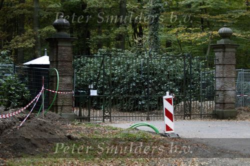 Lage Vuursche 28 oktober 2007
Verbouwing en nieuwe hekken rondom kasteel Drakensteynn waar koningin Beatrix weer gaat wonen.
Drakestein  Drakenstein  Drakesteyn