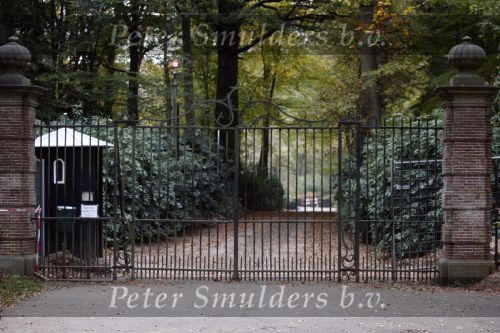 Lage Vuursche 28 oktober 2007
Verbouwing en nieuwe hekken rondom kasteel Drakensteynn waar koningin Beatrix weer gaat wonen.
Drakestein  Drakenstein  Drakesteyn