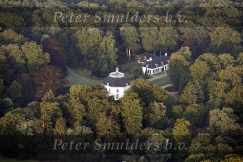 Lage Vuursche 30 augustus 2008
Kasteel Drakensteyn van koningin Beatrix is bijna klaar na de verbouwing.
Foto\'s gemaakt vanuit luchtballon
