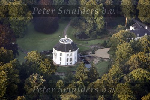 Lage Vuursche 30 augustus 2008
Kasteel Drakensteyn van koningin Beatrix is bijna klaar na de verbouwing.
Foto\'s gemaakt vanuit luchtballon