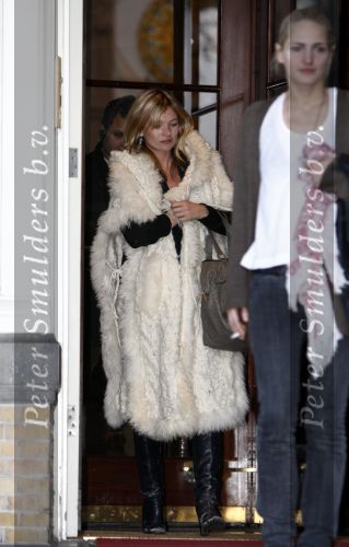 Amsterdam 24 maart 2008
Kate Moss met haar nieuwe vriend Jamie Hince bij het Amstel Hotel.
Peter Smulders bv