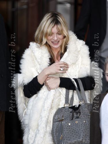 Amsterdam 24 maart 2008
Kate Moss met haar nieuwe vriend Jamie Hince bij het Amstel Hotel.
Peter Smulders bv