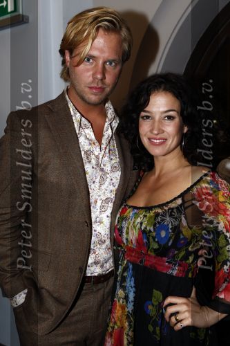 Haarlem 13 maart 2009
Premiere show Ellen ten Damme in de schouwburg van Haarlem. Katja Schuurman met haar man Thijs Romer
Peter Smulders bv
