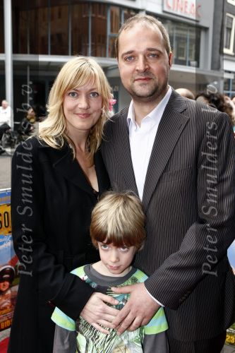 Amsterdam 12 april 2008
Kees Boot met vrouw en zoon bij de premiere van Morrison krijgt een zusje.