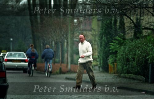 11 Februari 1995
kees Brusse met zijn vriendin terwijl zijn vrouw thuis is