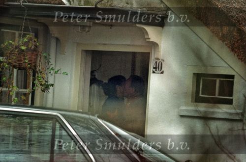 11 Februari 1995
kees Brusse met zijn vriendin terwijl zijn vrouw thuis is