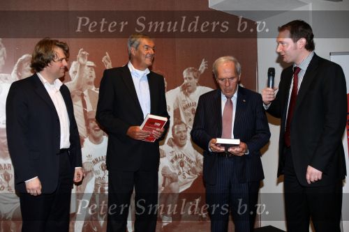 Eindhoven, 13 April 2008
Uitreiking boek PSV 1988 geschreven door Jeroen v d Berk (R ) Uitgever Jack v d Vliert ( van Uitgeverij de Boekenmaker ) Harry v Raaij en Kees Ploegsma