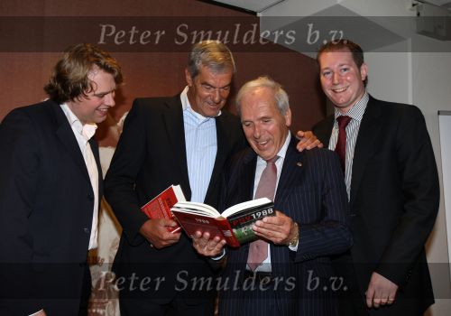 Eindhoven, 13 April 2008
Uitreiking boek PSV 1988 geschreven door Jeroen v d Berk (R ) Uitgever Jack v d Vliert ( van Uitgeverij de Boekenmaker ) Harry v Raaij en Kees Ploegsma
