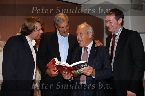 Eindhoven, 13 April 2008
Uitreiking boek PSV 1988 geschreven door Jeroen v d Berk (R ) Uitgever Jack v d Vliert ( van Uitgeverij de Boekenmaker ) Harry v Raaij en Kees Ploegsma
