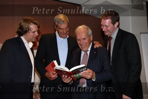 Eindhoven, 13 April 2008
Uitreiking boek PSV 1988 geschreven door Jeroen v d Berk (R ) Uitgever Jack v d Vliert ( van Uitgeverij de Boekenmaker ) Harry v Raaij en Kees Ploegsma
