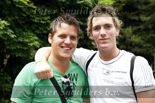 Westerhoven 31 mei 2008
Tros muziekfeest vanuit center parcs in Westerhoven. 
Kees Tol met een vriend van Jan Smit