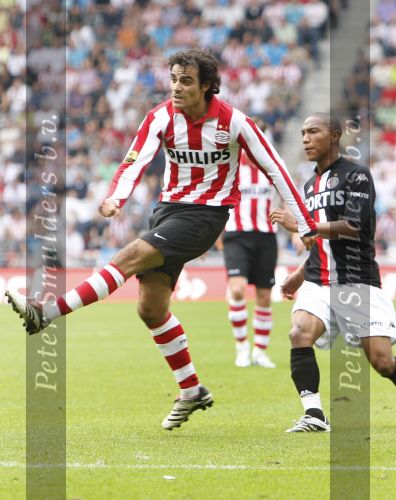 Eindhoven, 23 September 2007 Seizoen 2007/2008 Kompetitewedstrijd PSV-Feyenoord, eindstand 4-0
Kenneth Perez ( maker van 1-0 en 3-0 )