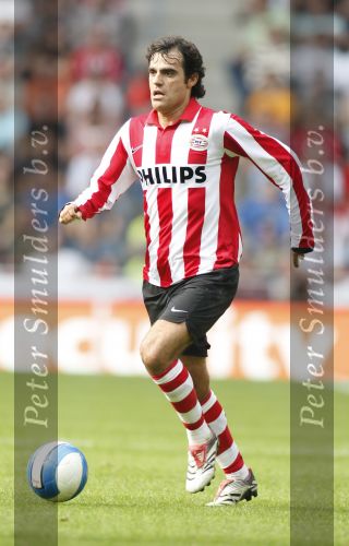 Eindhoven, 23 September 2007 Seizoen 2007/2008 Kompetitewedstrijd PSV-Feyenoord, eindstand 4-0
Kenneth Perez ( maker van 1-0 en 3-0 )
