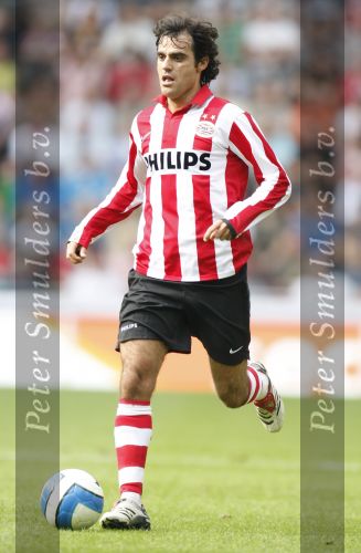 Eindhoven, 23 September 2007 Seizoen 2007/2008 Kompetitewedstrijd PSV-Feyenoord, eindstand 4-0
Kenneth Perez ( maker van 1-0 en 3-0 )