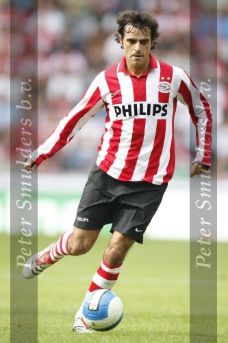 Eindhoven, 23 September 2007 Seizoen 2007/2008 Kompetitewedstrijd PSV-Feyenoord, eindstand 4-0
Kenneth Perez ( maker van 1-0 en 3-0 )
