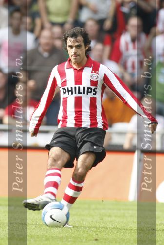 Eindhoven, 23 September 2007 Seizoen 2007/2008 Kompetitewedstrijd PSV-Feyenoord, eindstand 4-0
Kenneth Perez ( maker van 1-0 en 3-0 )