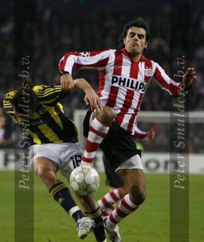 Eindhoven, 23 Oktober 2007
Champions League wedstrijd PSV-Fenerbahce, eindstand 0-0
Seizoen 2007/2008
Kenneth Perez in duel met Bilgin Ali