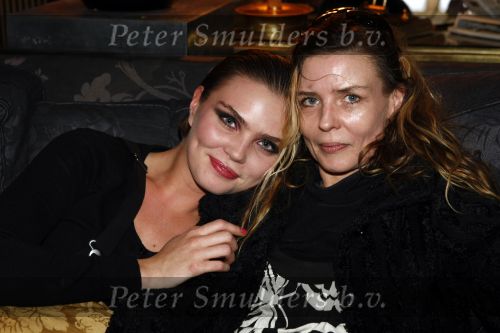 Amsterdam 16 maart 2008
Kim Feensra met moeder bij modeshow Frans Molenaar in het amstel hotel.
Peter Smulders bv
