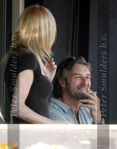 Amsterdam 7 mei 2008
Victor Reinier met zijn vrienin Kim Petit op terras in Amsterdam
