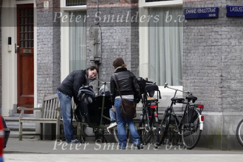 Amsterdam 4 april 2009
Kim v Kooten met zoontje en man.
Peter Smulders bv