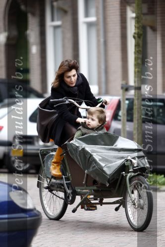 Amsterdam 14 april 2008
Kim v Kooten met zoon in bakfiets.