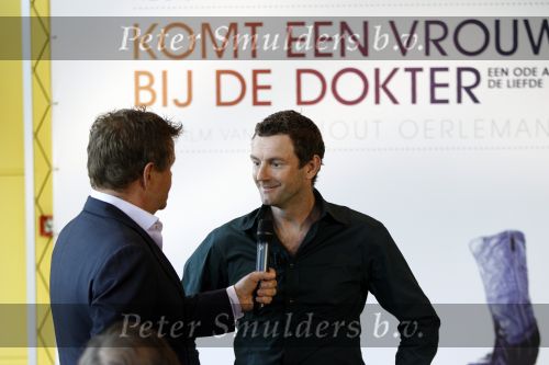 Amsterdam 23 april 2009
Persconferentie ivm de film er komt een vrouw bij de dokter naar het boek van Kluun bij het Hilton. Reinout Oerlemans gaat het regisseren en Anna Drijver Carice v Houten en Barry Atsma gaan de hoofdrollen spelen. Rene Mioch
Peter Smulders bv