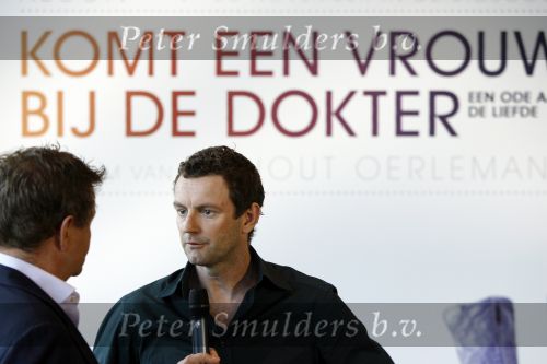 Amsterdam 23 april 2009
Persconferentie ivm de film er komt een vrouw bij de dokter naar het boek van Kluun bij het Hilton. Reinout Oerlemans gaat het regisseren en Anna Drijver Carice v Houten en Barry Atsma gaan de hoofdrollen spelen. Rene Mioch
Peter Smulders bv