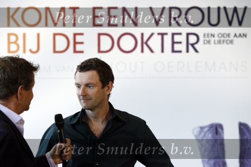 Amsterdam 23 april 2009
Persconferentie ivm de film er komt een vrouw bij de dokter naar het boek van Kluun bij het Hilton. Reinout Oerlemans gaat het regisseren en Anna Drijver Carice v Houten en Barry Atsma gaan de hoofdrollen spelen. Rene Mioch
Peter Smulders bv