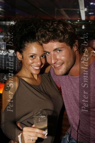 Amsterdam 27 juni 2006
Feestje Nokia in de escape.
Fajah Lourens met Koertjan de Bruijn
Peter Smulders bv