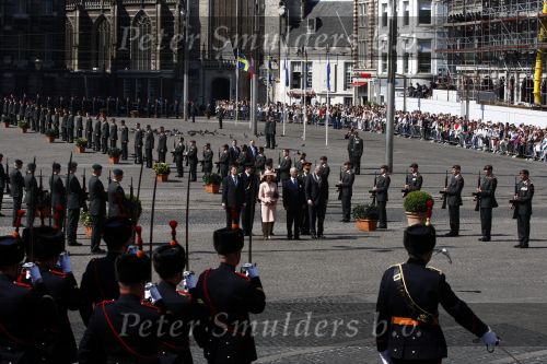 Amsterdam 21 april 2009
Koning Carl Gustav en Koningin Silvia van zweden leggen krans bij monument op de dam. Jan Peter balkenende en burgemeester Job Cohen zijn daar bij aanwezig.
Peter Smulders bv