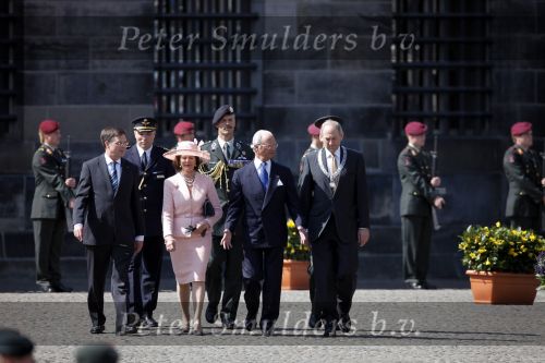 Amsterdam 21 april 2009
Koning Carl Gustav en Koningin Silvia van zweden leggen krans bij monument op de dam. Jan Peter balkenende en burgemeester Job Cohen zijn daar bij aanwezig.
Peter Smulders bv