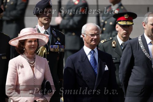 Amsterdam 21 april 2009
Koning Carl Gustav en Koningin Silvia van zweden leggen krans bij monument op de dam. Jan Peter balkenende en burgemeester Job Cohen zijn daar bij aanwezig.
Peter Smulders bv