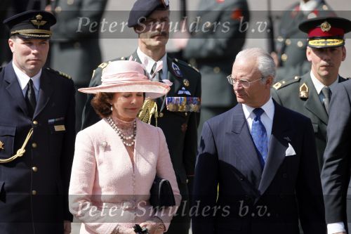 Amsterdam 21 april 2009
Koning Carl Gustav en Koningin Silvia van zweden leggen krans bij monument op de dam. Jan Peter balkenende en burgemeester Job Cohen zijn daar bij aanwezig.
Peter Smulders bv