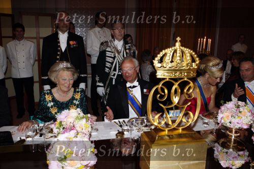 Den Haag 22 april 2009
Diner met de koninklijke familie van zweden en nederland. Aanwezig waren Prinses Maxima Koningin Beatrix Prins Willem Alexander Prinses Margriet Koning Carl Gustav en Koningin Silvia.
Peter Smulders bv