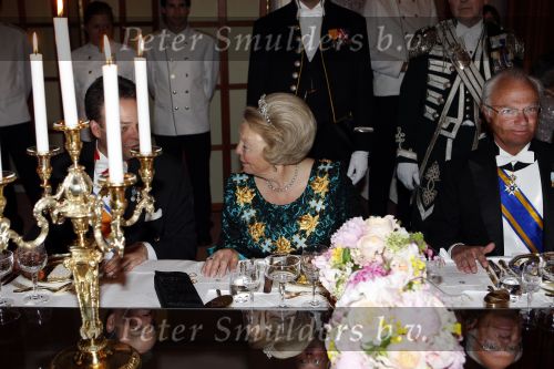 Den Haag 22 april 2009
Diner met de koninklijke familie van zweden en nederland. Aanwezig waren Prinses Maxima Koningin Beatrix Prins Willem Alexander Prinses Margriet Koning Carl Gustav en Koningin Silvia.
Peter Smulders bv