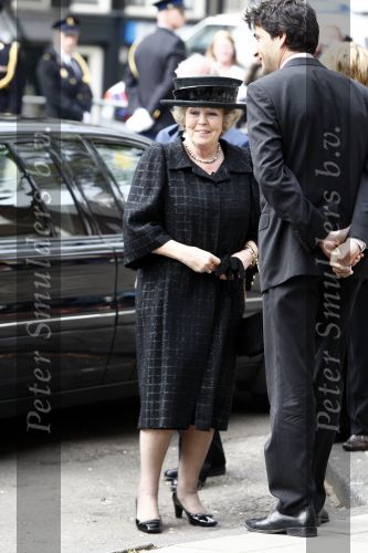 Amsterdam 4 mei 2009
Dodenherdenking op de dam met oa aanwezig Koningin Beatrix Prins Willem Alexander en prinses maxima.
Peter Smulders bv