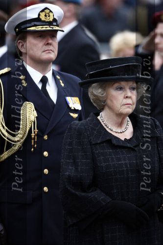 Amsterdam 4 mei 2009
Dodenherdenking op de dam met oa aanwezig Koningin Beatrix Prins Willem Alexander en prinses maxima.
Peter Smulders bv