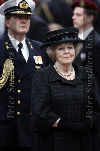 Amsterdam 4 mei 2009
Dodenherdenking op de dam met oa aanwezig Koningin Beatrix Prins Willem Alexander en prinses maxima.
Peter Smulders bv