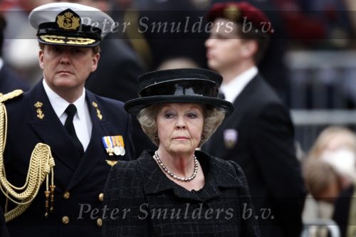 Amsterdam 4 mei 2009
Dodenherdenking op de dam met oa aanwezig Koningin Beatrix Prins Willem Alexander en prinses maxima.
Peter Smulders bv
